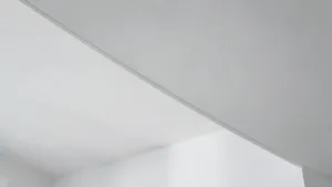 odcinanie sufitu przy malowaniu