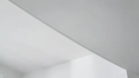 odcinanie sufitu przy malowaniu