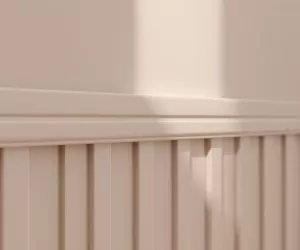 Pionowe listwy na ścianie