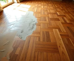 Renowacja podłogi drewnianej koszt
