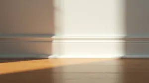 Szpara między listwą a ścianą
