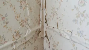 Tapetowanie narożników wewnętrznych