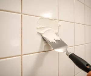 Układanie płytek na ścianie cena