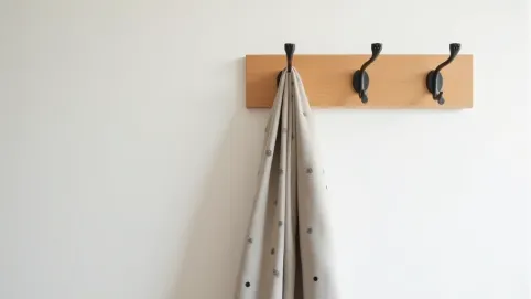 wieszak ścienny z półką
