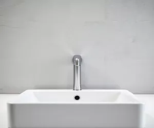 Wysokość baterii umywalkowej ściennej