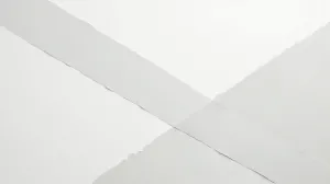 Wzory na ścianie z taśmy malarskiej
