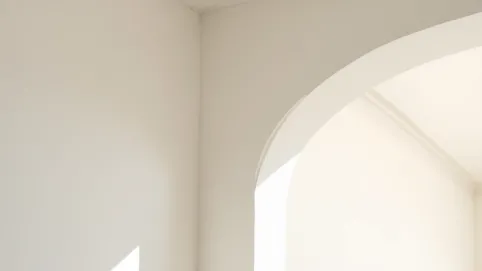 Zaokrąglony narożnik między ścianą a sufitem