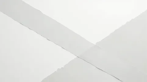 Wzory na ścianie z taśmy malarskiej